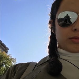 Meet your Posher, Elnaz